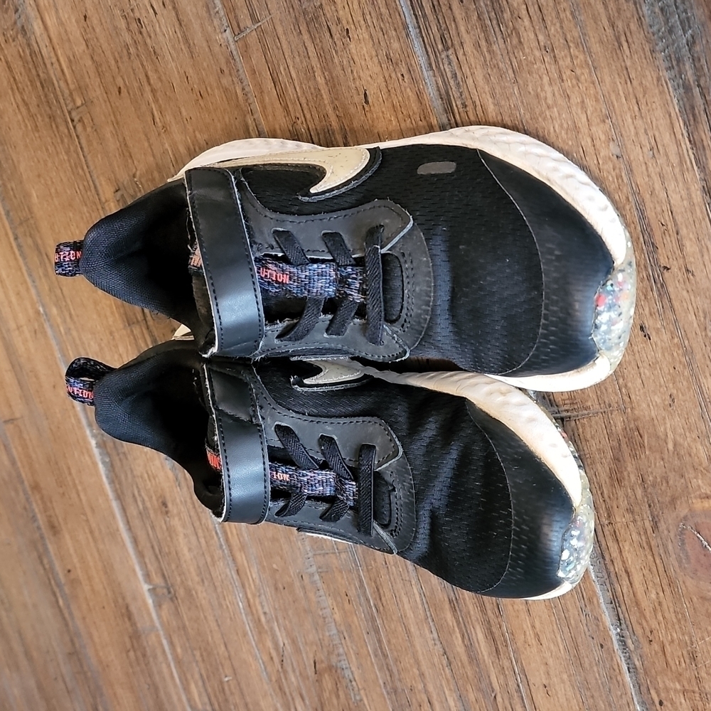 Nike revolution kids shoes size 1Y